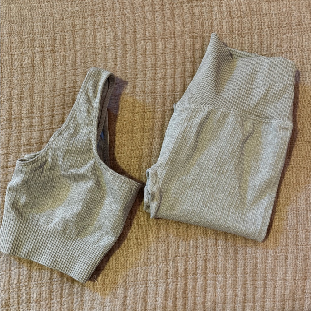 Official Gymwear Small Cream Ribbed Leggings and Sports Bra